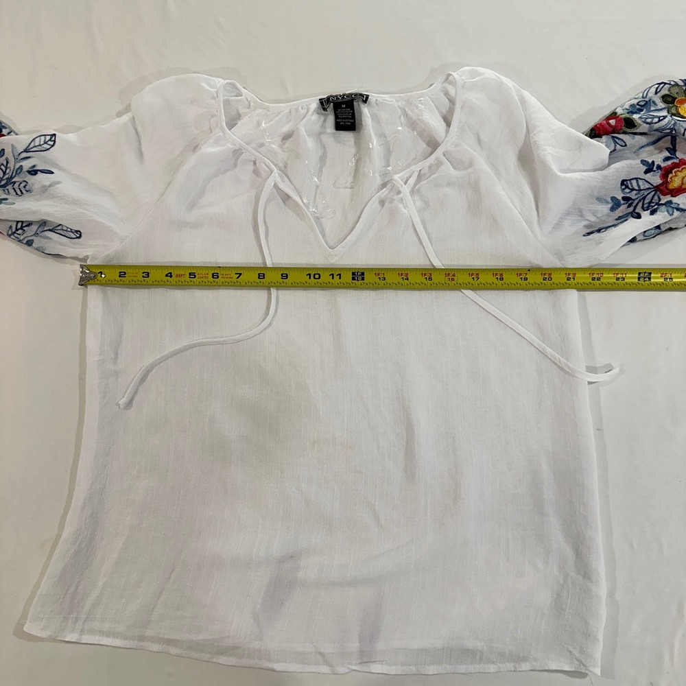 NYCC White Embroidered Floral Peasant Blouse Medium Boho Puff Sleeve Cottagecore - Picture 7 of 8